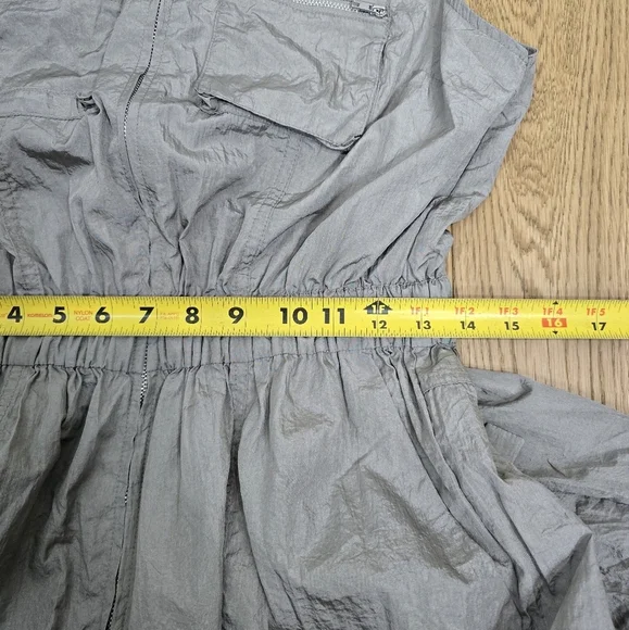 Forever 21 Gray Halographic Sleeveless Cargo Jumpsuit Size Large - Picture 5 of 16